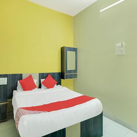 Oyo Flagship 48365 Hotel Shiva'S Castle Chalisgaon Exterior photo