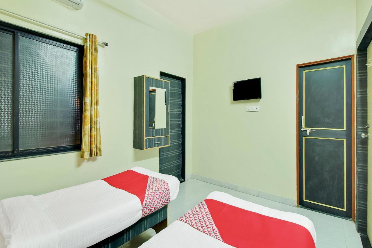 Oyo Flagship 48365 Hotel Shiva'S Castle Chalisgaon Room photo