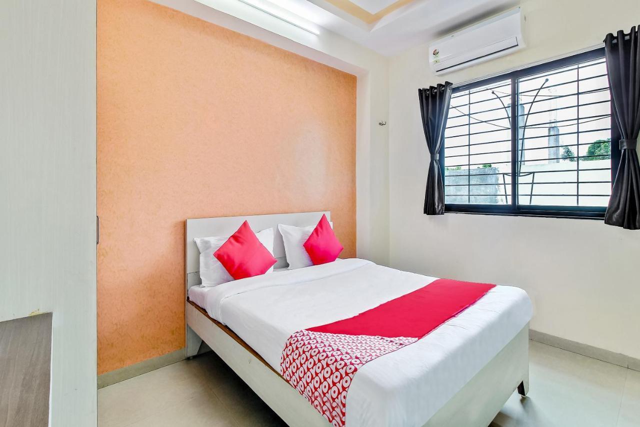 Oyo Flagship 48365 Hotel Shiva'S Castle Chalisgaon Room photo