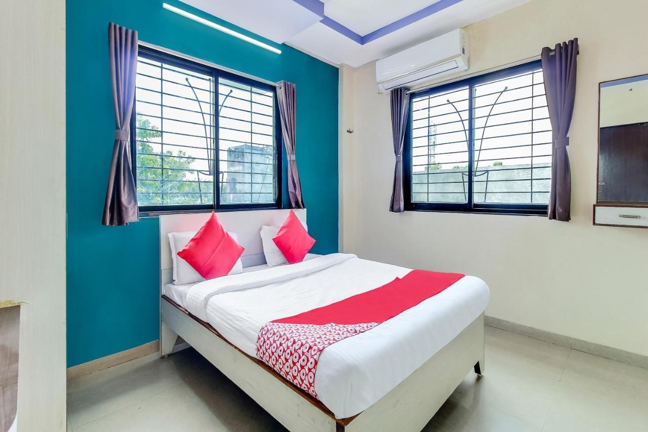 Oyo Flagship 48365 Hotel Shiva'S Castle Chalisgaon Exterior photo