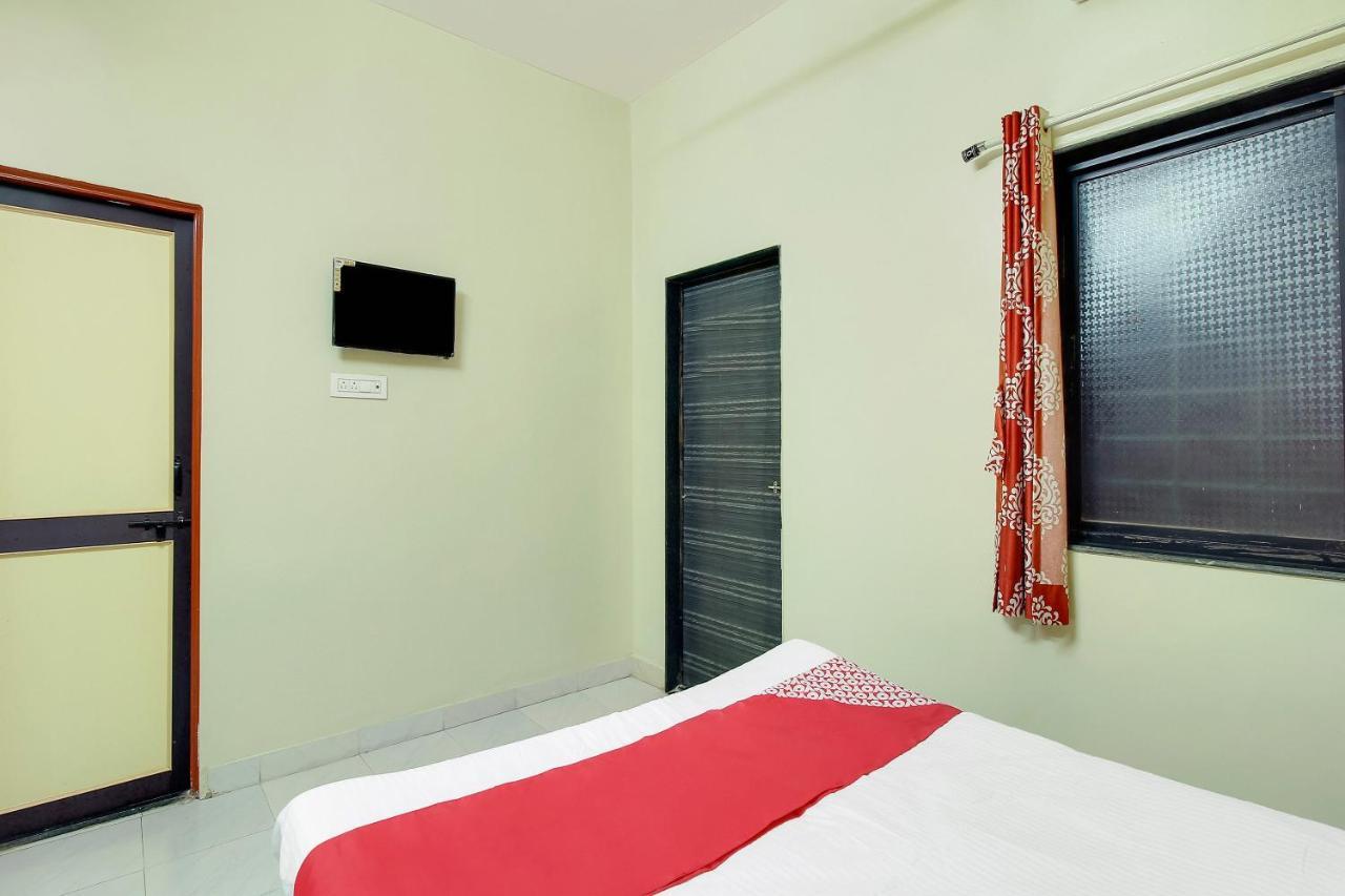 Oyo Flagship 48365 Hotel Shiva'S Castle Chalisgaon Exterior photo