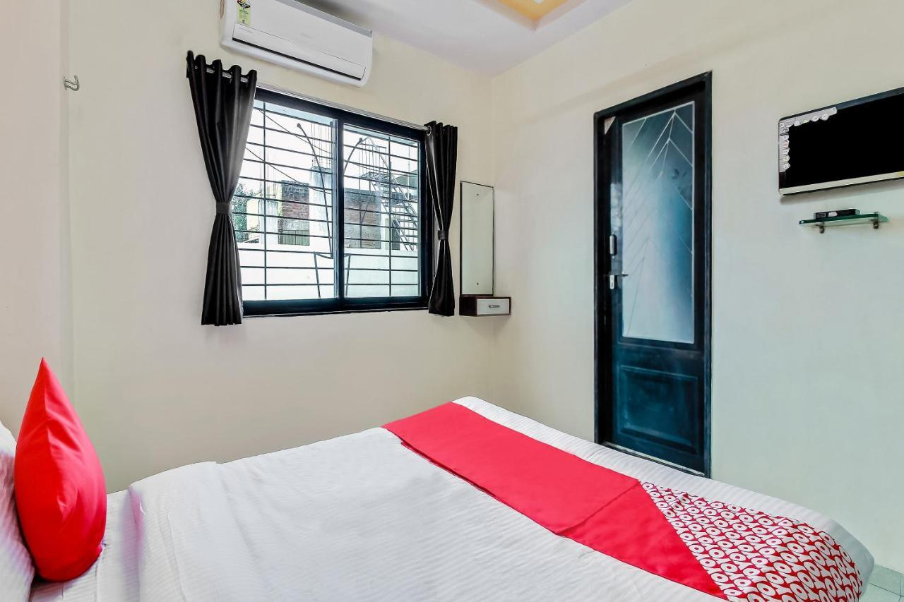 Oyo Flagship 48365 Hotel Shiva'S Castle Chalisgaon Exterior photo